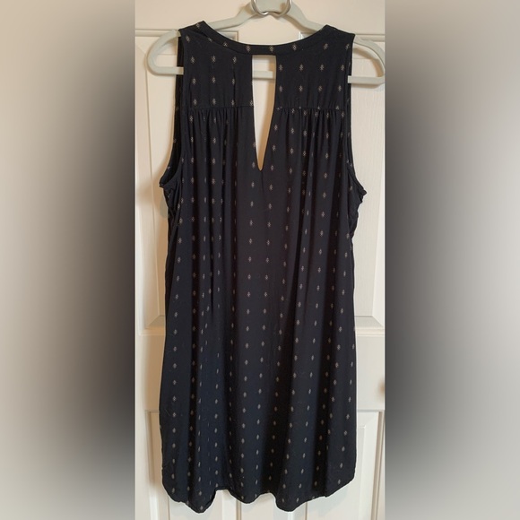 Old Navy shift dress. Black Sleeveless dress with gold print. GUC, size XXL - Picture 3 of 5